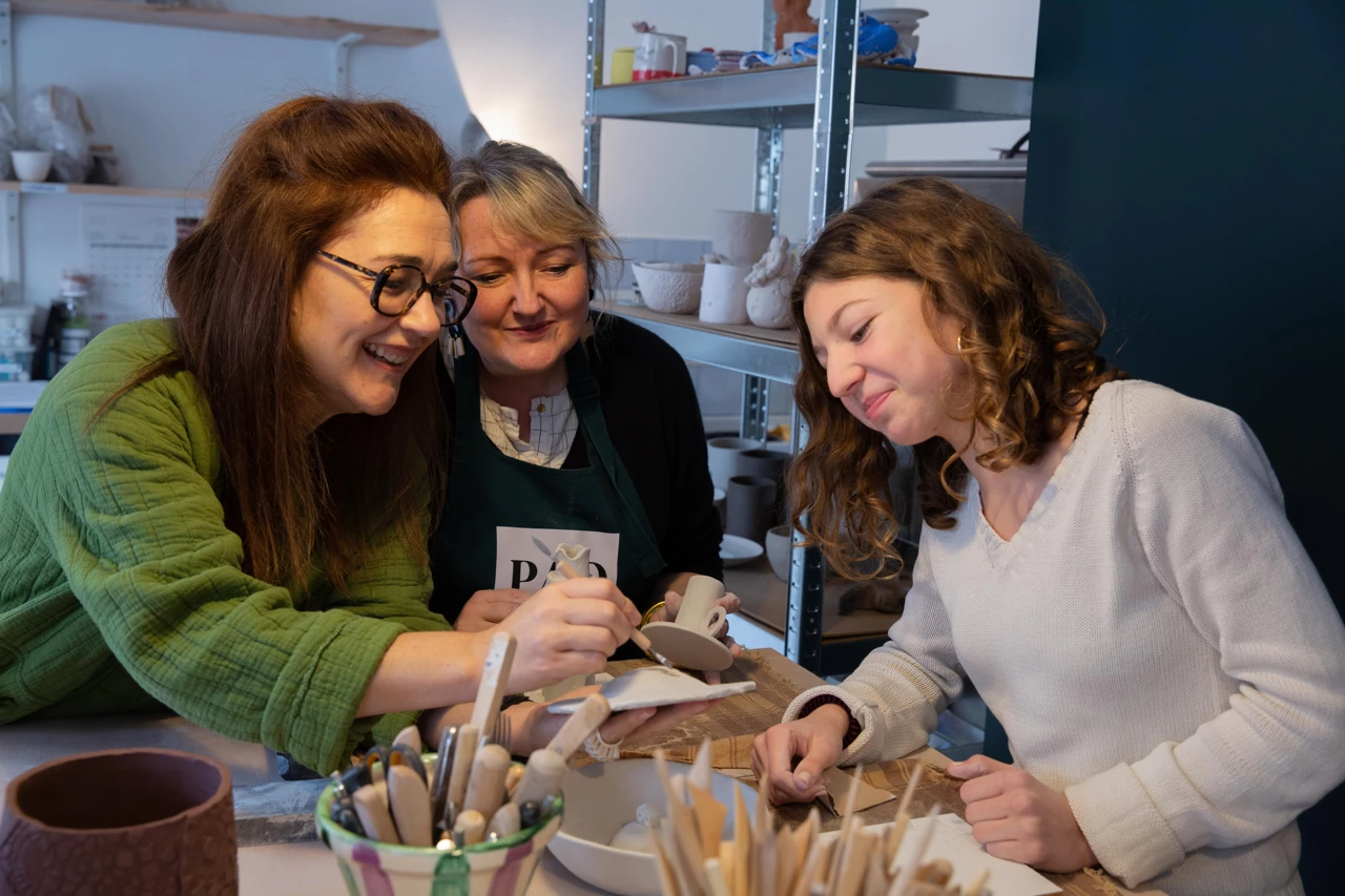Séance de modelage à l'atelier PAO